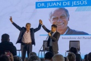 40 años de democracia: Juan de Jesús fue homenajeado en un emotivo acto junto al Gobernador Axel Kicillof e Intendentes de la región
